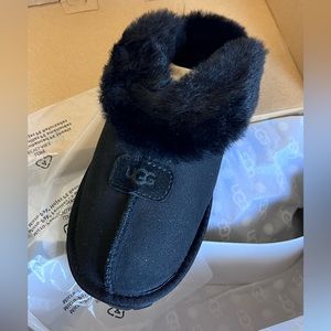 NWT UGG COQUETTE SLIDES IN BLACK SIZE 6